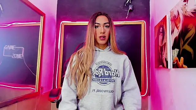 Snapshot of Isabella_stanford2 chatting on 11/27/25, 01:02 Isabella stanford2 online show from 11/27/25, 01:02