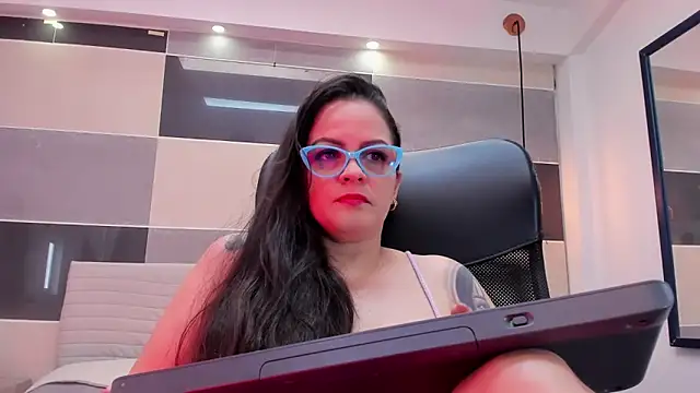 Snapshot of Zara_Jackson chatting on 06/27/26, 01:06 Zara Jackson online show from 06/27/26, 01:06