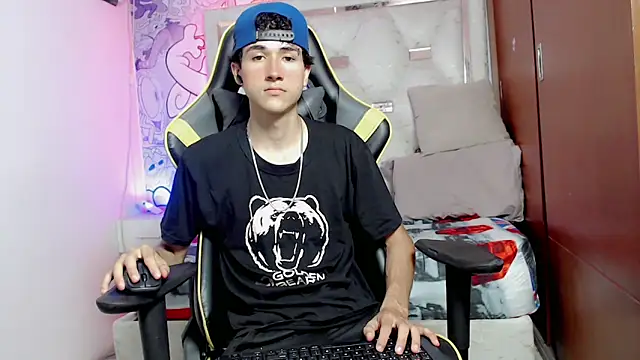 johnny cagee online show from 10/16/25, 04:24