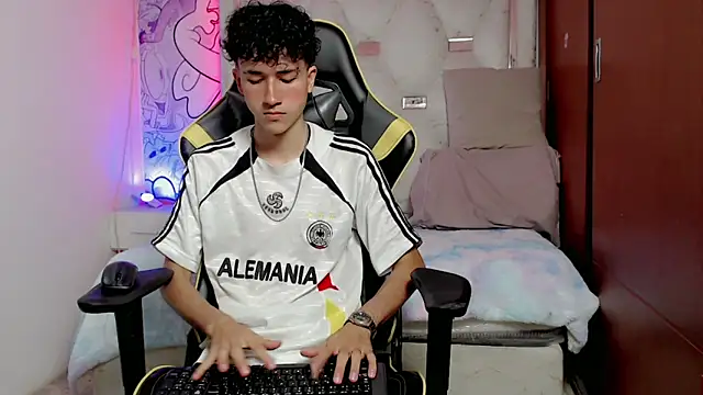 johnny cagee online show from 10/17/25, 09:12