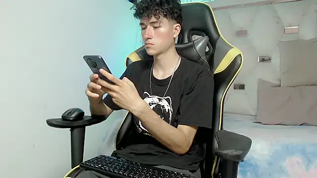 johnny cagee online show from 11/13/25, 04:11