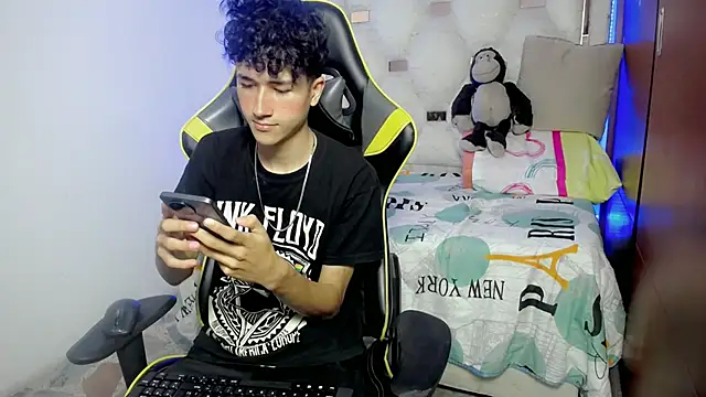 johnny cagee online show from 11/22/25, 03:38