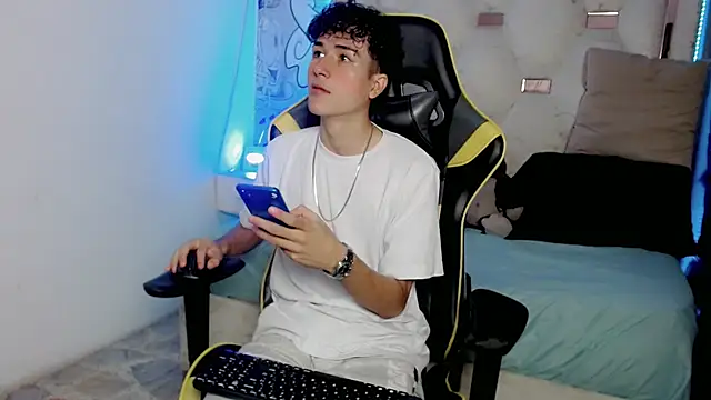 johnny cagee online show from 12/14/25, 03:56