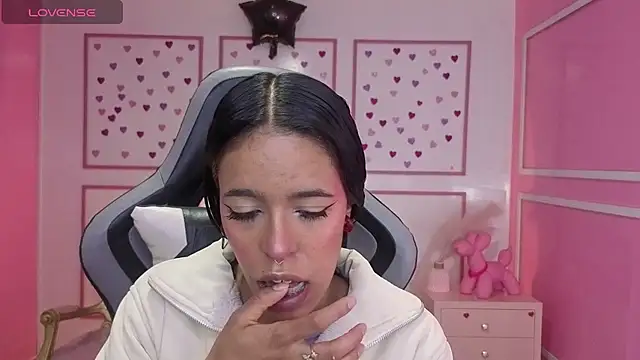 stephania t online show from 11/15/25, 12:45