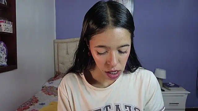 Snapshot of stephania_t chatting on 04/27/26, 05:00 stephania t online show from 04/27/26, 05:00
