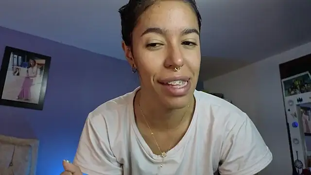Snapshot of stephania_t chatting on 05/15/26, 12:45 stephania t online show from 05/15/26, 12:45