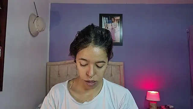 Snapshot of stephania_t chatting on 05/19/26, 04:57 stephania t online show from 05/19/26, 04:57