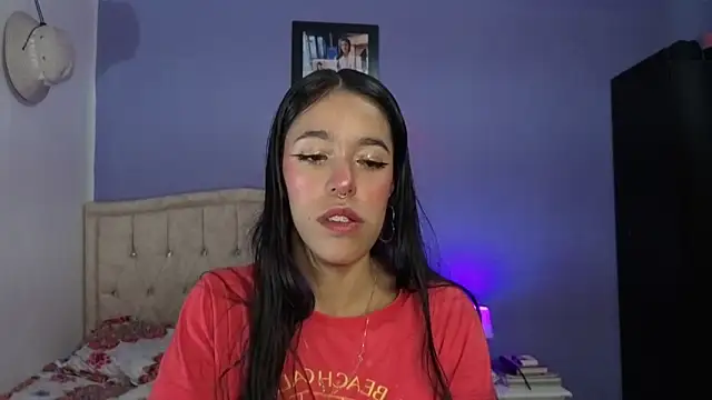 Snapshot of stephania_t chatting on 05/26/26, 04:03 stephania t online show from 05/26/26, 04:03