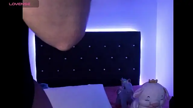 Snapshot of Alba_Grey chatting on 03/11/26, 02:17 Alba Grey online show from 03/11/26, 02:17