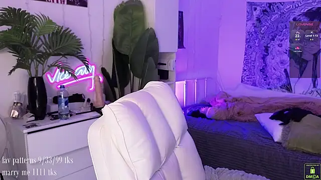 violetviolator online show from 10/18/25, 04:26