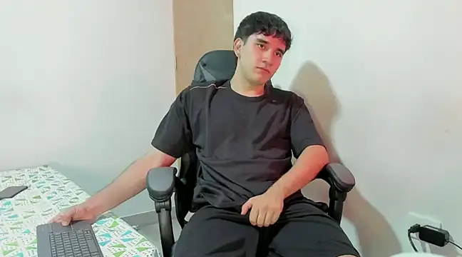 Snapshot of leo030809 chatting on 12/05/24, 01:36 leo030809 online show from 12/05/24, 01:36