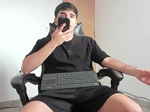 leo030809 online show from 04/08/26, 05:13