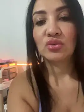 Snapshot of juliamond chatting on 12/23/24, 11:49 juliamond online show from 12/23/24, 11:49