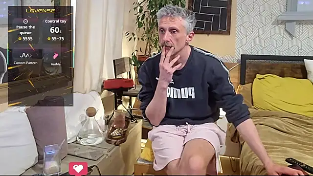 Snapshot of unclestefansdick chatting on 04/16/26, 02:07 unclestefansdick online show from 04/16/26, 02:07