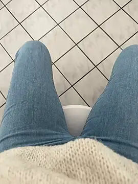 Snapshot of SportyAss00 chatting on 02/06/26, 11:24 SportyAss00 online show from 02/06/26, 11:24