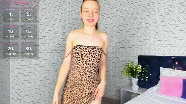 Snapshot of Michelle_Blond chatting on 01/04/25, 08:49 Michelle Blond online show from 01/04/25, 08:49