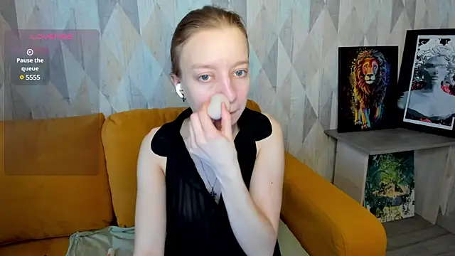 Snapshot of Michelle_Blond chatting on 02/17/25, 06:53 Michelle Blond online show from 02/17/25, 06:53