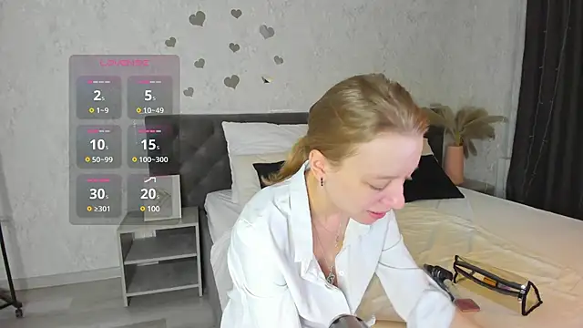 Snapshot of Michelle_Blond chatting on 03/21/25, 07:22 Michelle Blond online show from 03/21/25, 07:22