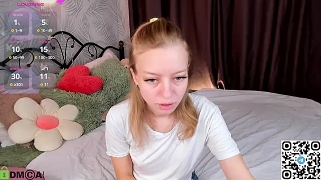 Snapshot of Michelle_Blond chatting on 09/13/25, 07:41 Michelle Blond online show from 09/13/25, 07:41