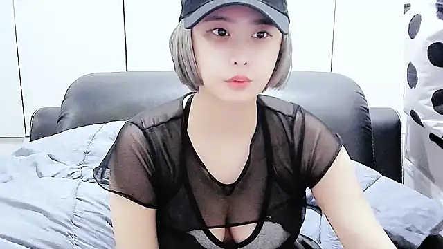 Snapshot of yourz_tw chatting on 11/27/25, 10:56 yourz tw online show from 11/27/25, 10:56