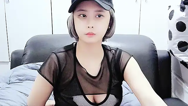 Snapshot of yourz_tw chatting on 11/29/25, 02:09 yourz tw online show from 11/29/25, 02:09