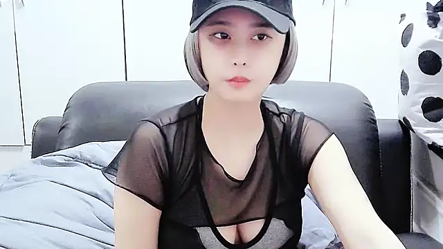 Snapshot of yourz_tw chatting on 11/30/25, 02:26 yourz tw online show from 11/30/25, 02:26