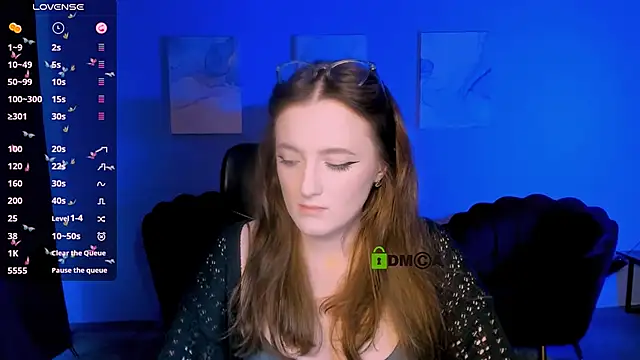 luna berryy online show from 11/08/25, 08:51