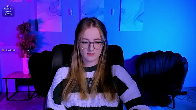 luna berryy online show from 03/11/26, 08:15