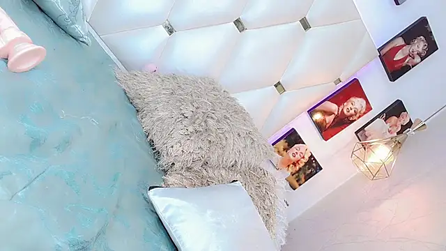 Niccolls Princess online show from 03/08/25, 10:22