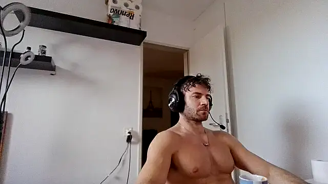 alpha-hunk online show from 12/18/25, 01:17