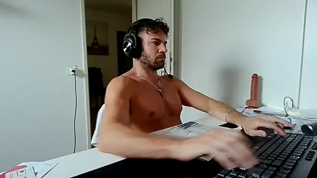 Snapshot of alpha-hunk chatting on 03/11/26, 02:23 alpha-hunk online show from 03/11/26, 02:23