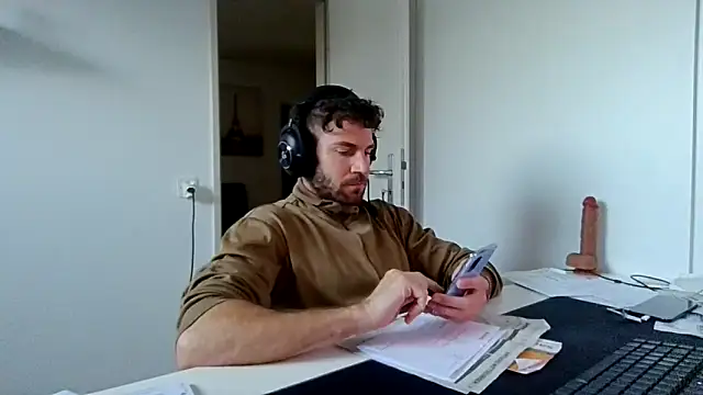 Snapshot of alpha-hunk chatting on 03/13/26, 04:46 alpha-hunk online show from 03/13/26, 04:46