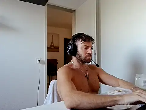 Snapshot of alpha-hunk chatting on 03/24/26, 03:39 alpha-hunk online show from 03/24/26, 03:39