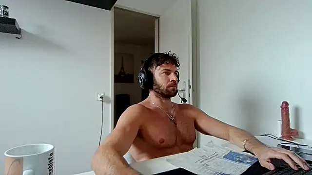 Snapshot of alpha-hunk chatting on 03/25/26, 12:33 alpha-hunk online show from 03/25/26, 12:33