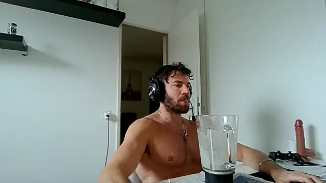 Snapshot of alpha-hunk chatting on 03/26/26, 10:10 alpha-hunk online show from 03/26/26, 10:10