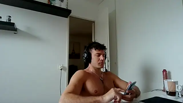 Snapshot of alpha-hunk chatting on 03/27/26, 01:11 alpha-hunk online show from 03/27/26, 01:11