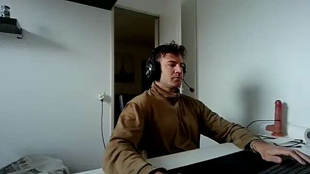 Snapshot of alpha-hunk chatting on 03/29/26, 09:20 alpha-hunk online show from 03/29/26, 09:20