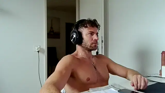 Snapshot of alpha-hunk chatting on 04/15/26, 12:12 alpha-hunk online show from 04/15/26, 12:12