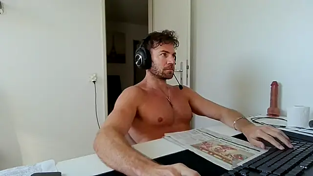 Snapshot of alpha-hunk chatting on 04/16/26, 08:15 alpha-hunk online show from 04/16/26, 08:15