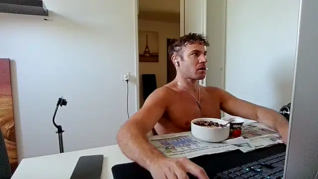 Snapshot of alpha-hunk chatting on 06/17/26, 10:17 alpha-hunk online show from 06/17/26, 10:17
