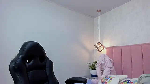 MAYROBERTSS online show from 02/13/25, 12:32