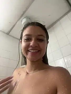 Snapshot of Kyna_euphoria chatting on 12/21/24, 06:02 Kyna euphoria online show from 12/21/24, 06:02