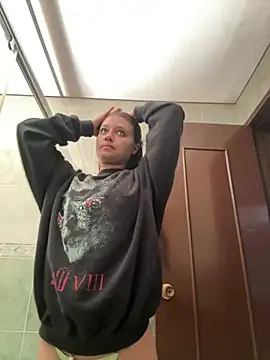 Snapshot of Kyna_euphoria chatting on 01/12/25, 02:41 Kyna euphoria online show from 01/12/25, 02:41