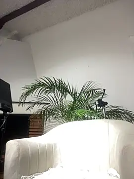 Snapshot of Kyna_euphoria chatting on 02/08/25, 07:27 Kyna euphoria online show from 02/08/25, 07:27