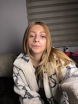 Snapshot of Kyna_euphoria chatting on 02/19/25, 07:38 Kyna euphoria online show from 02/19/25, 07:38