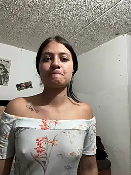 Snapshot of Kyna_euphoria chatting on 03/01/25, 03:53 Kyna euphoria online show from 03/01/25, 03:53