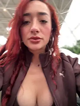 Snapshot of ariiel_ chatting on 04/22/26, 10:11 ariiel online show from 04/22/26, 10:11