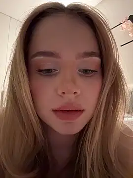 Snapshot of SIlviaBeyt chatting on 04/15/26, 08:42 SIlviaBeyt online show from 04/15/26, 08:42