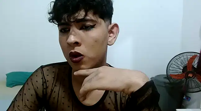 Snapshot of estefania224 chatting on 02/21/25, 10:39 estefania224 online show from 02/21/25, 10:39