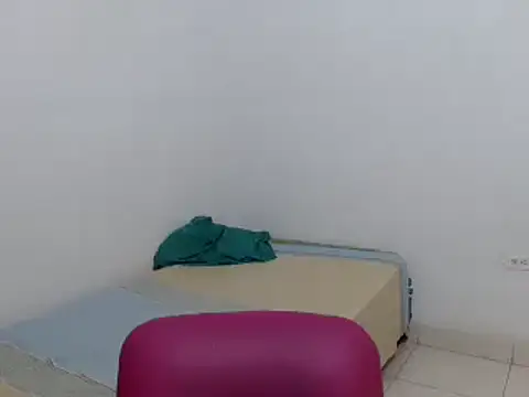 Snapshot of estefania224 chatting on 03/06/25, 01:27 estefania224 online show from 03/06/25, 01:27